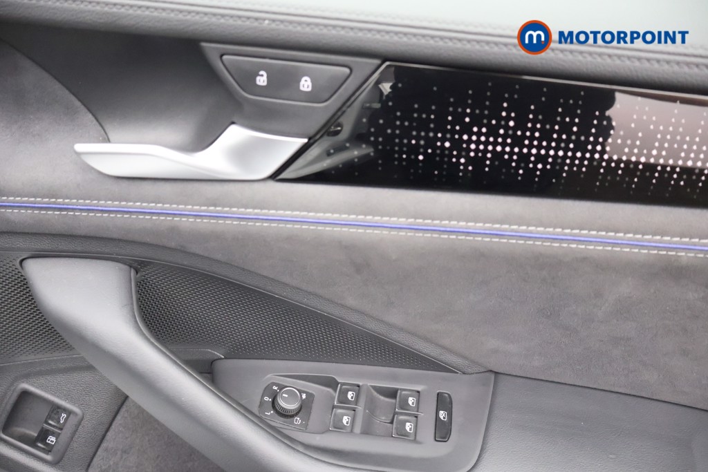Volkswagen Passat R-Line Automatic Petrol Plug-In Hybrid Estate - Stock Number (1669390) - 15th supplementary image
