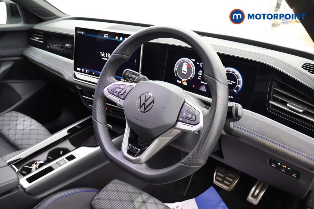 Volkswagen Passat R-Line Automatic Petrol Plug-In Hybrid Estate - Stock Number (1669390) - 16th supplementary image