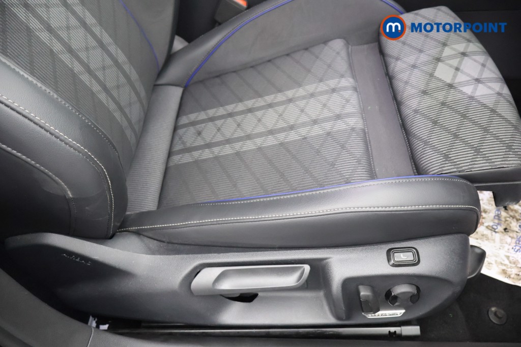 Volkswagen Passat R-Line Automatic Petrol Plug-In Hybrid Estate - Stock Number (1669390) - 19th supplementary image