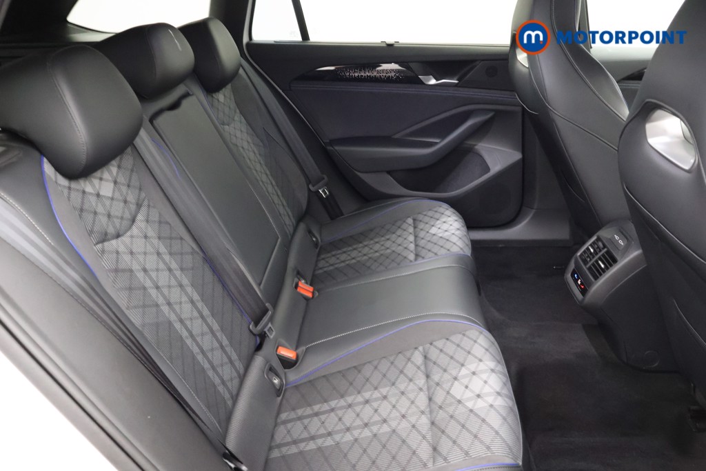Volkswagen Passat R-Line Automatic Petrol Plug-In Hybrid Estate - Stock Number (1669390) - 20th supplementary image