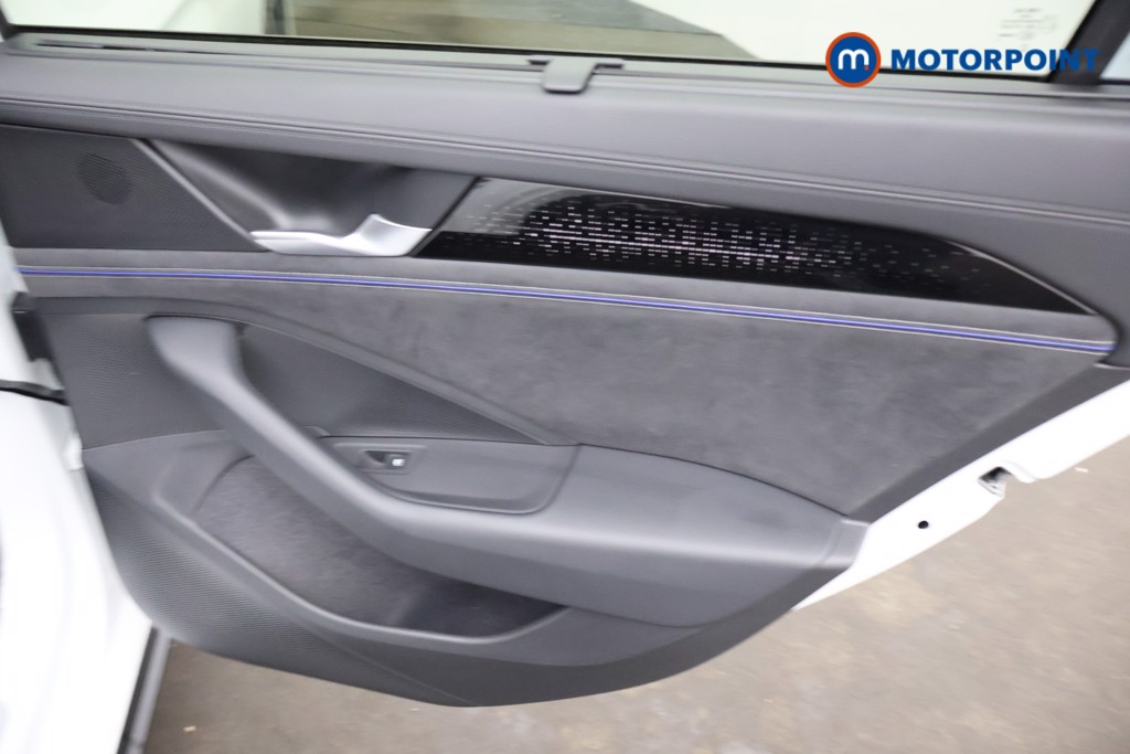 Volkswagen Passat R-Line Automatic Petrol Plug-In Hybrid Estate - Stock Number (1669390) - 23rd supplementary image