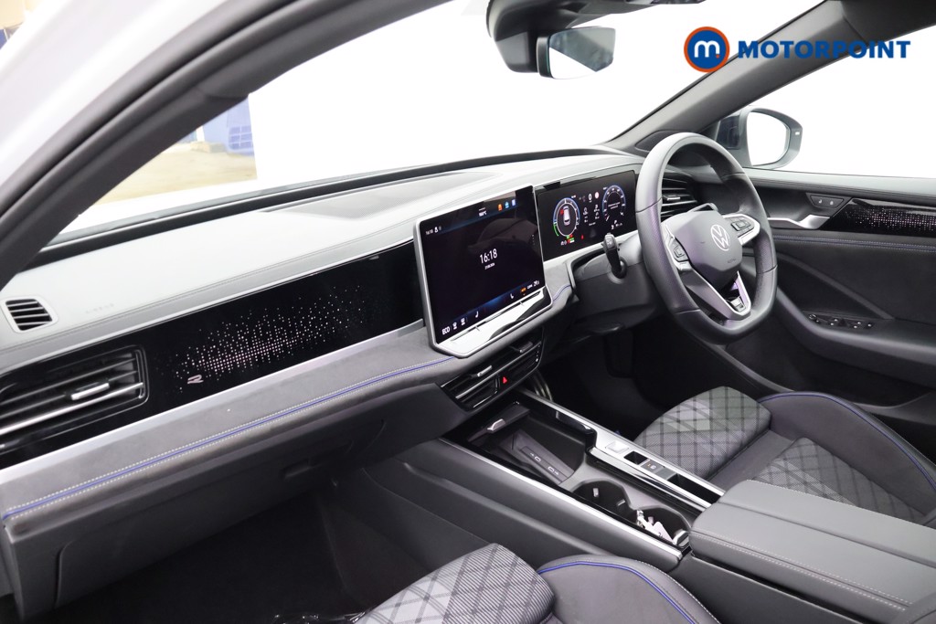 Volkswagen Passat R-Line Automatic Petrol Plug-In Hybrid Estate - Stock Number (1669390) - 24th supplementary image