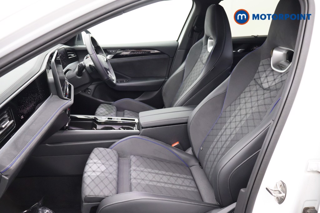 Volkswagen Passat R-Line Automatic Petrol Plug-In Hybrid Estate - Stock Number (1669390) - 25th supplementary image