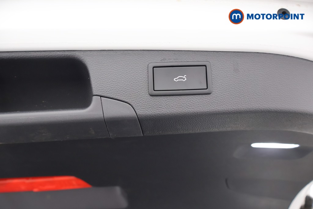 Volkswagen Passat R-Line Automatic Petrol Plug-In Hybrid Estate - Stock Number (1669390) - 28th supplementary image