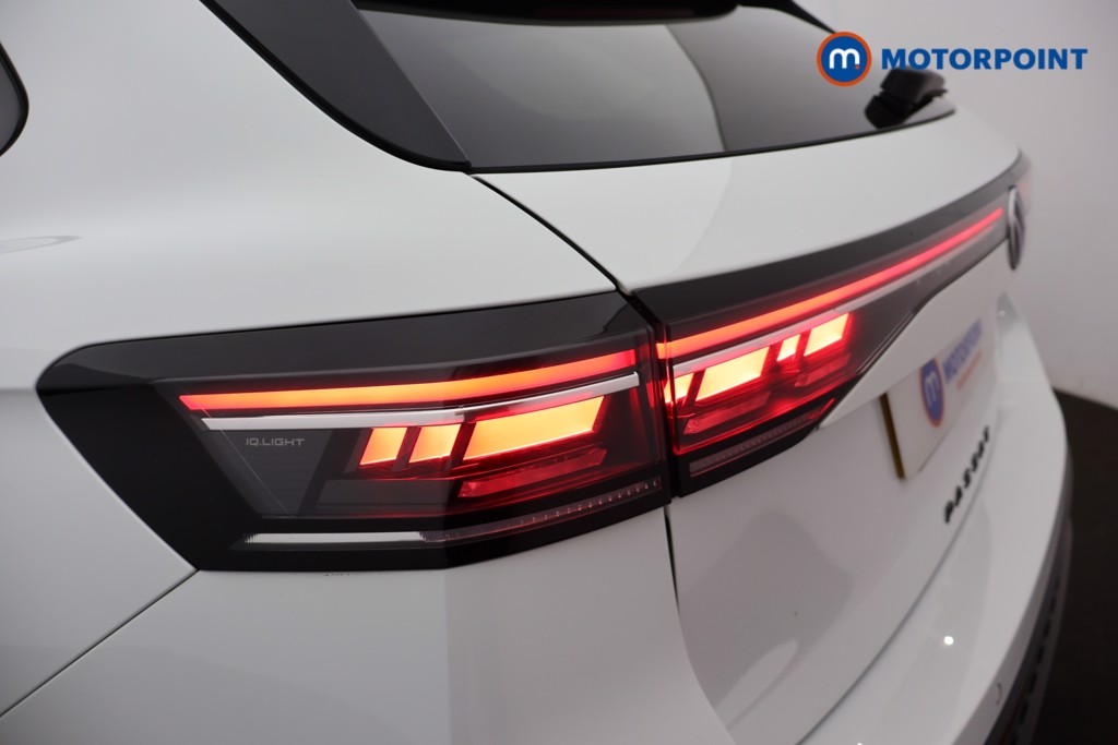Volkswagen Passat R-Line Automatic Petrol Plug-In Hybrid Estate - Stock Number (1669390) - 30th supplementary image
