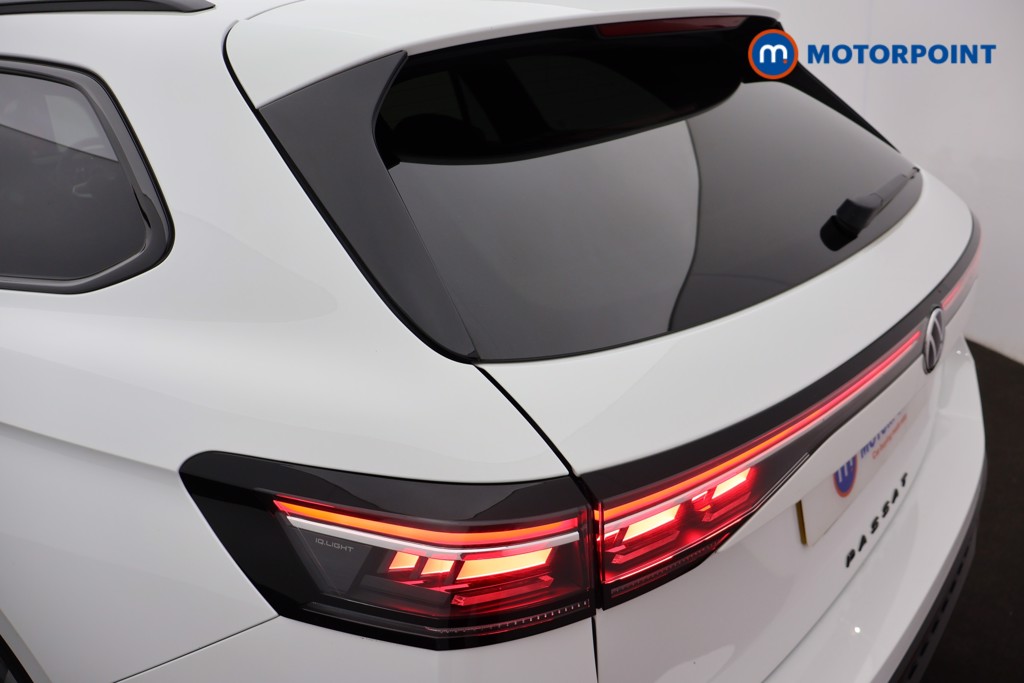 Volkswagen Passat R-Line Automatic Petrol Plug-In Hybrid Estate - Stock Number (1669390) - 31st supplementary image