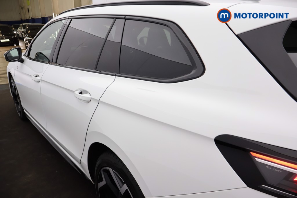Volkswagen Passat R-Line Automatic Petrol Plug-In Hybrid Estate - Stock Number (1669390) - 32nd supplementary image