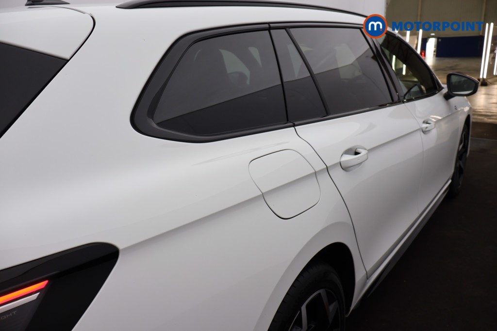Volkswagen Passat R-Line Automatic Petrol Plug-In Hybrid Estate - Stock Number (1669390) - 34th supplementary image