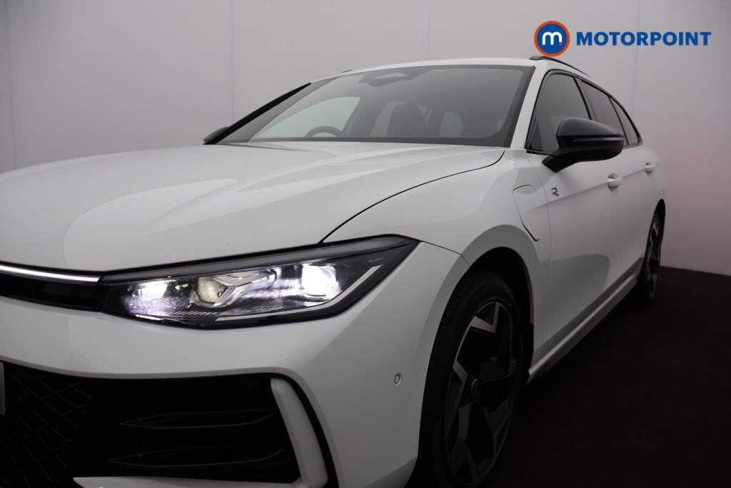Volkswagen Passat R-Line Automatic Petrol Plug-In Hybrid Estate - Stock Number (1669390) - 44th supplementary image