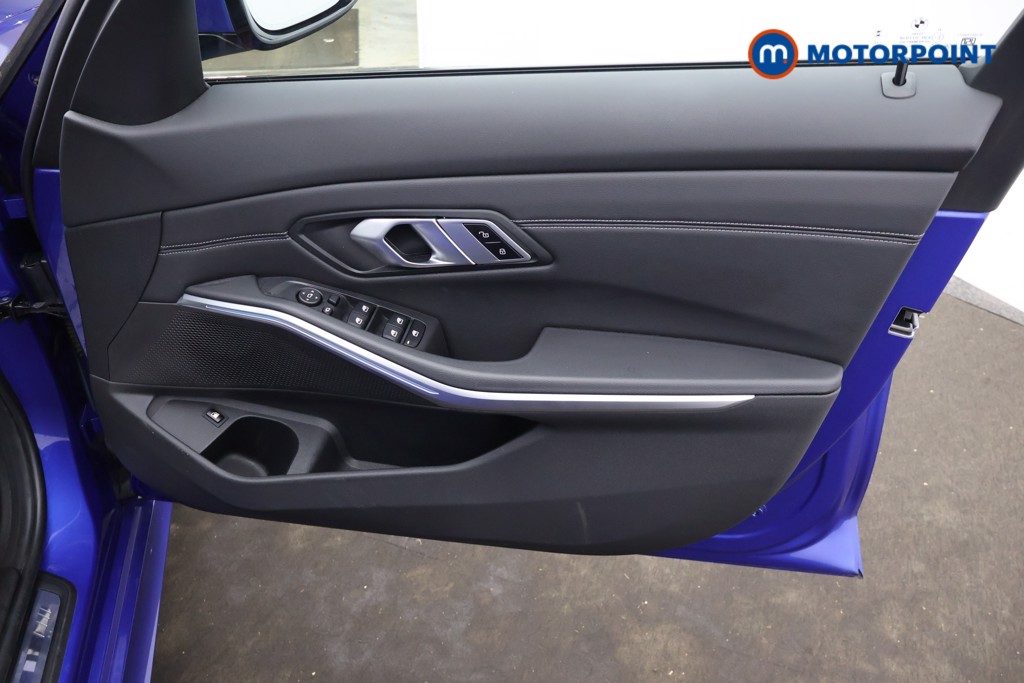 BMW 3 Series M Sport Automatic Petrol Plug-In Hybrid Saloon - Stock Number (1669425) - 19th supplementary image