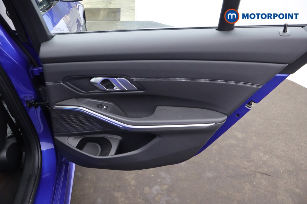 BMW 3 Series M Sport Automatic Petrol Plug-In Hybrid Saloon - Stock Number (1669425) - 23rd supplementary image