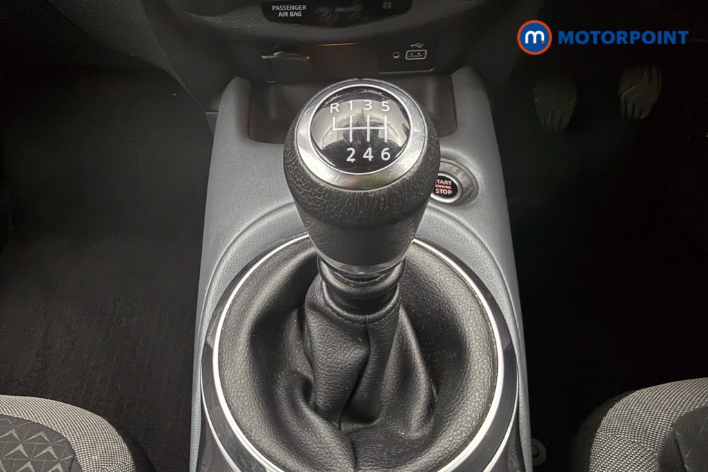 Nissan Juke N-Connecta Manual Petrol SUV - Stock Number (1669482) - 7th supplementary image