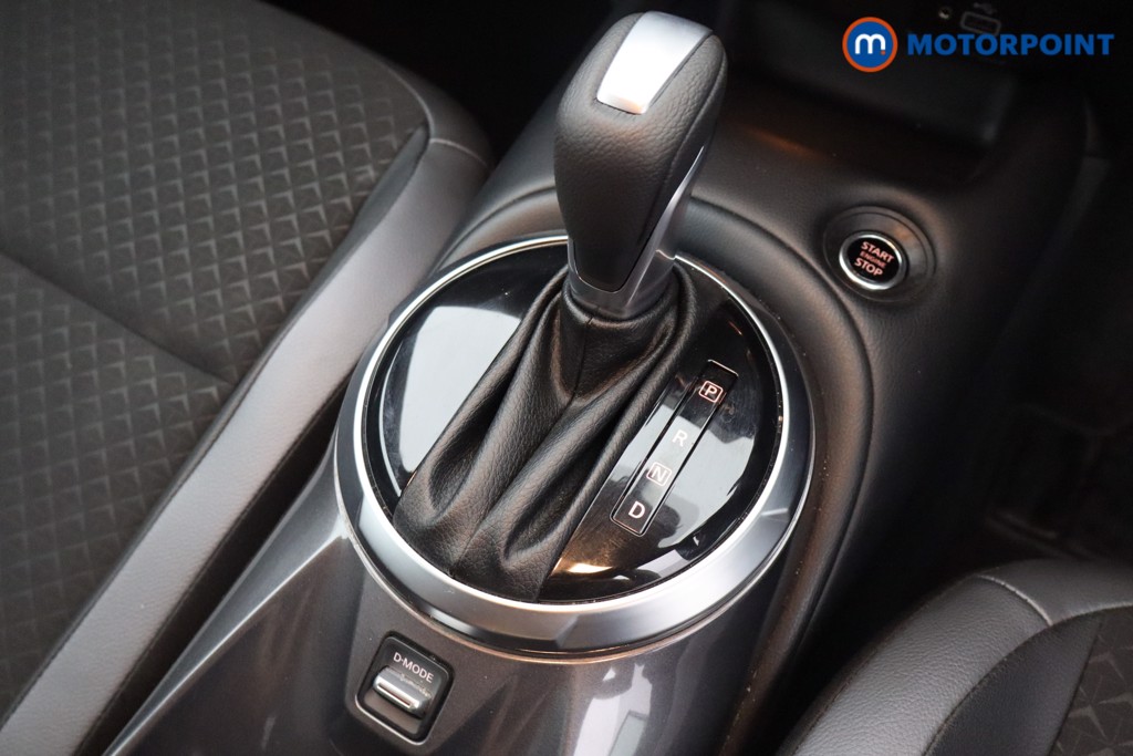 Nissan Juke N-Connecta Automatic Petrol SUV - Stock Number (1669781) - 4th supplementary image