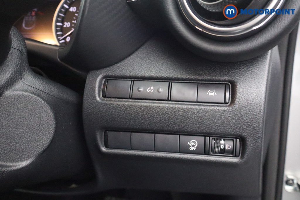 Nissan Juke N-Connecta Automatic Petrol SUV - Stock Number (1669781) - 8th supplementary image