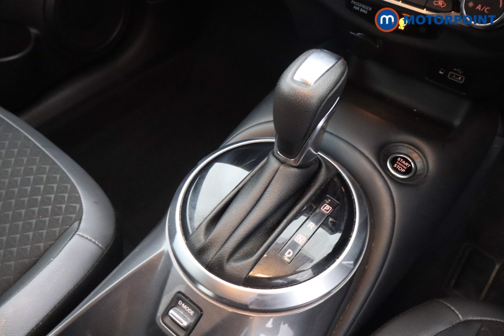 Nissan Juke N-Connecta Automatic Petrol SUV - Stock Number (1669783) - 4th supplementary image