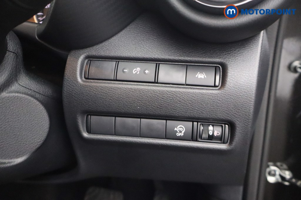 Nissan Juke N-Connecta Automatic Petrol SUV - Stock Number (1669783) - 8th supplementary image