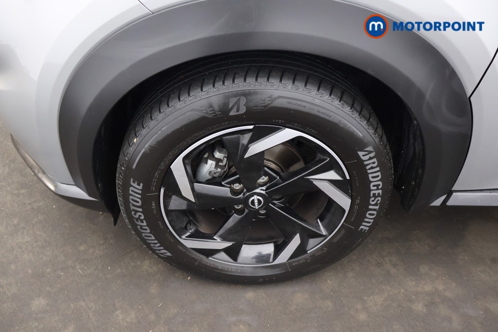 Nissan Juke N-Connecta Automatic Petrol SUV - Stock Number (1669786) - 1st supplementary image