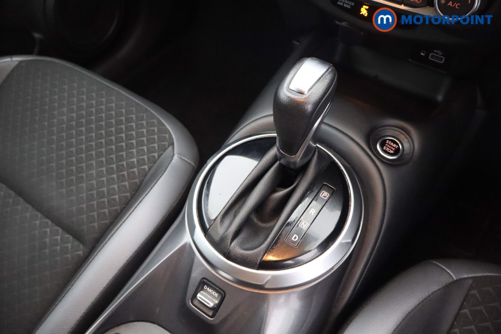 Nissan Juke N-Connecta Automatic Petrol SUV - Stock Number (1669793) - 4th supplementary image