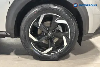 Nissan Juke N-Connecta Automatic Petrol SUV - Stock Number (1669794) - 47th supplementary image