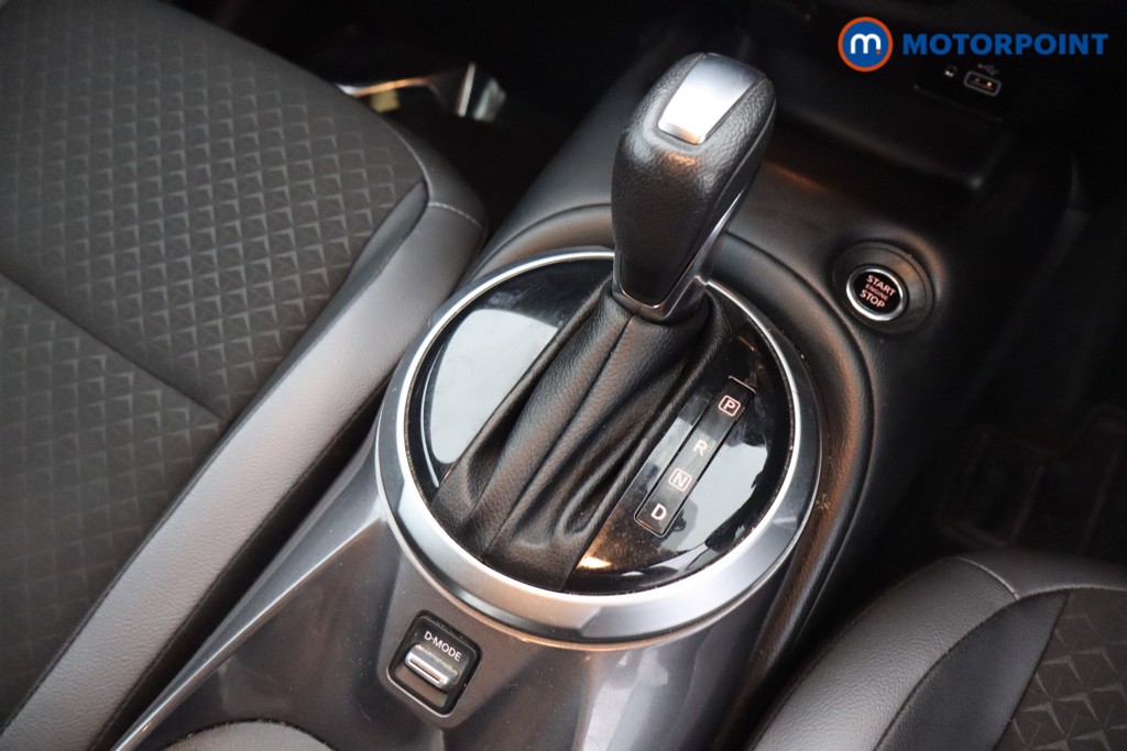 Nissan Juke N-Connecta Automatic Petrol SUV - Stock Number (1669796) - 4th supplementary image