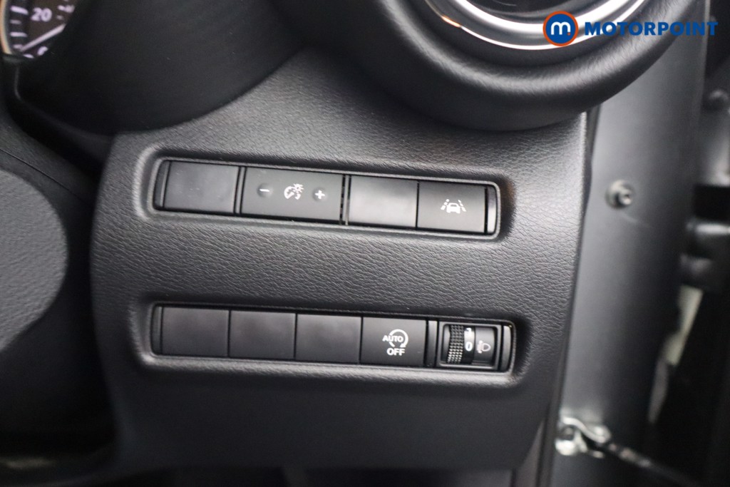 Nissan Juke N-Connecta Automatic Petrol SUV - Stock Number (1669796) - 8th supplementary image