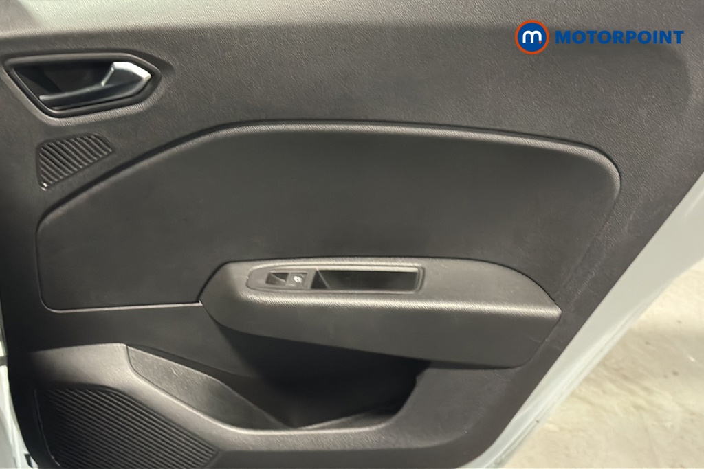Renault Clio Evolution Manual Petrol Hatchback - Stock Number (1669909) - 993rd supplementary image