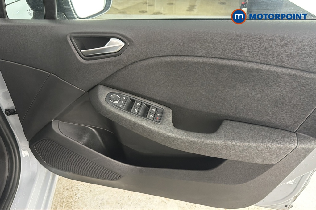 Renault Clio Evolution Manual Petrol Hatchback - Stock Number (1670197) - 18th supplementary image
