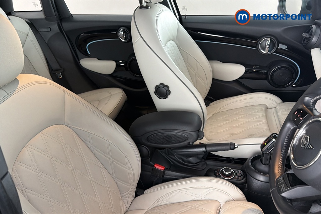 Mini Hatchback Cooper Exclusive Automatic Petrol Hatchback - Stock Number (1671381) - 22nd supplementary image