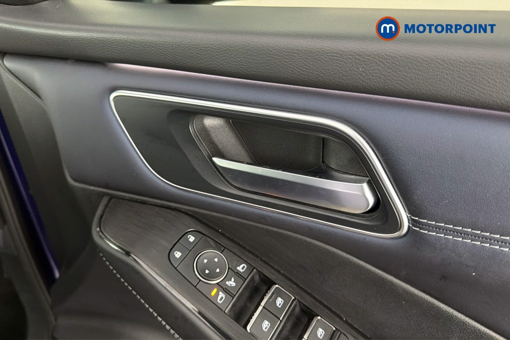 Nissan Qashqai Tekna Manual Petrol SUV - Stock Number (1671841) - 42nd supplementary image