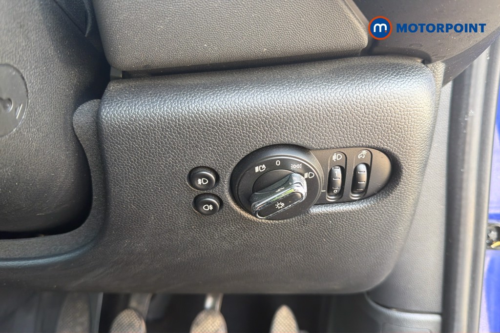 Mini Hatchback Cooper Exclusive Manual Petrol Hatchback - Stock Number (1671913) - 17th supplementary image