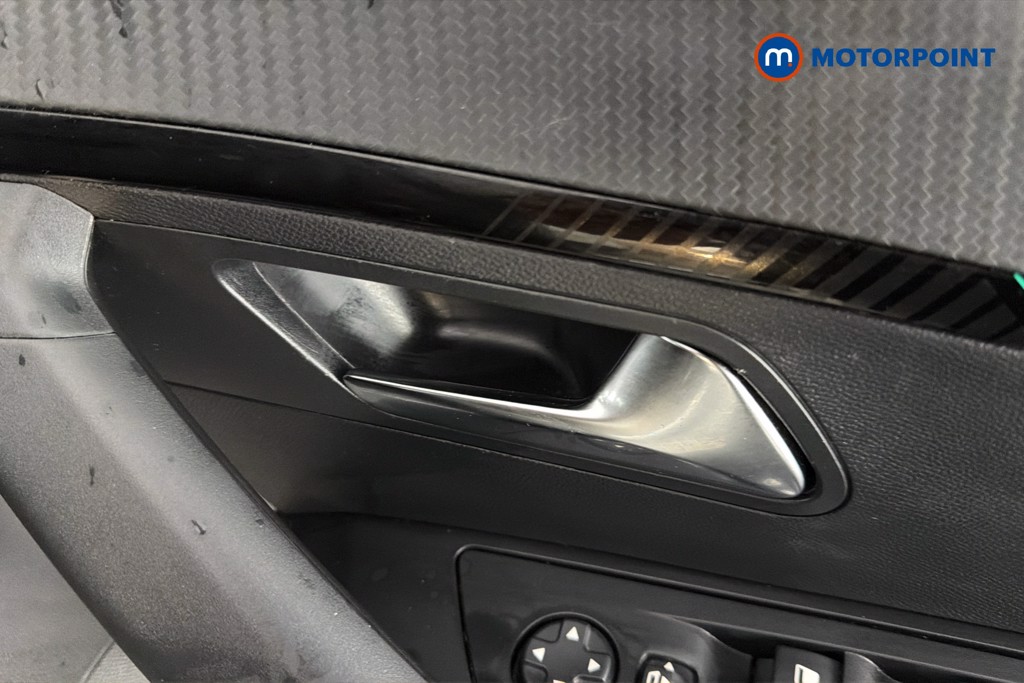 Peugeot 2008 Allure Premium-Plus Manual Petrol SUV - Stock Number (1672168) - 42nd supplementary image