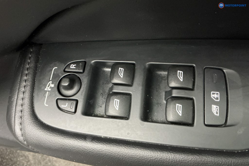 Volvo Xc60 Core Automatic Petrol SUV - Stock Number (1673624) - 17th supplementary image