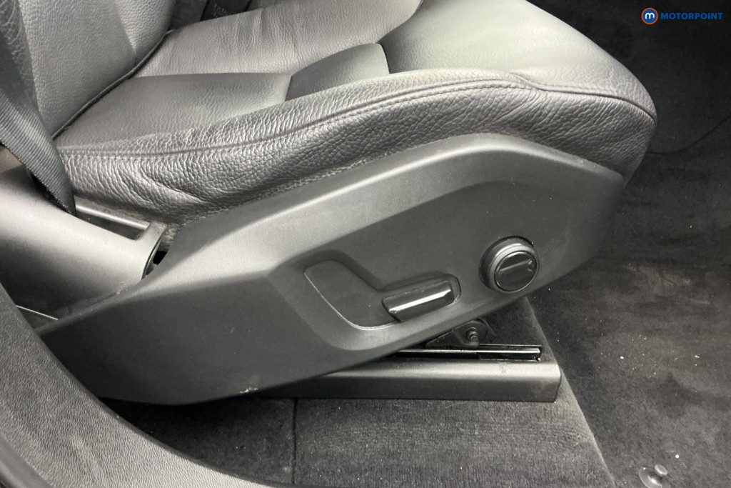 Volvo Xc60 Core Automatic Petrol SUV - Stock Number (1673624) - 19th supplementary image