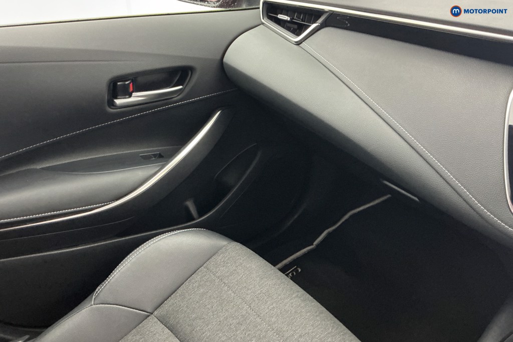 Toyota Corolla Design Automatic Petrol-Electric Hybrid Hatchback - Stock Number (1673656) - 12th supplementary image