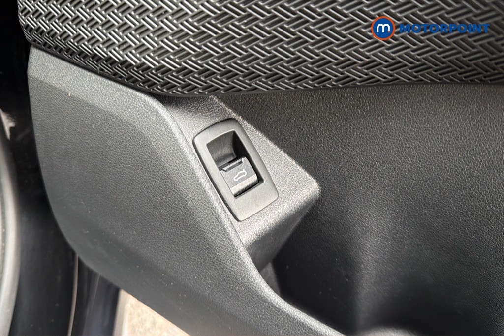 BMW X1 Xline Automatic Petrol SUV - Stock Number (1673757) - 6th supplementary image