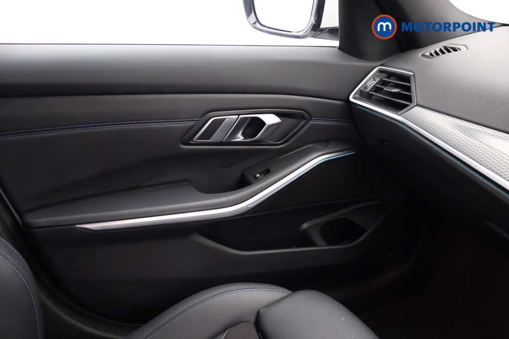 BMW 3 Series M Sport Automatic Petrol Plug-In Hybrid Estate - Stock Number (1650420) - 11th supplementary image