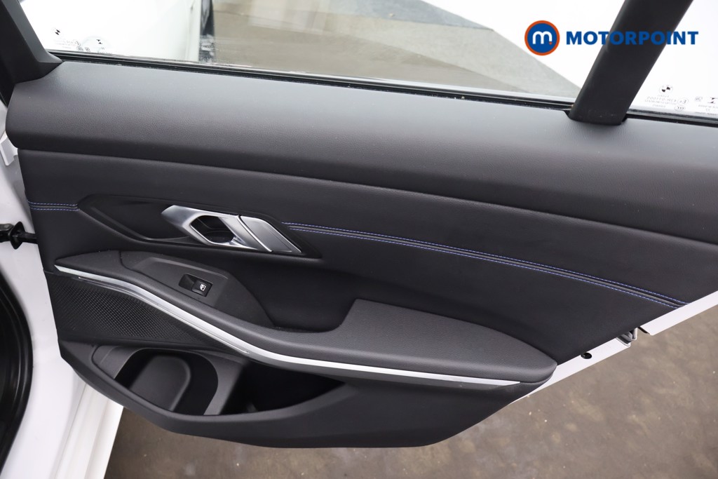 BMW 3 Series M Sport Automatic Petrol Plug-In Hybrid Estate - Stock Number (1650420) - 21st supplementary image