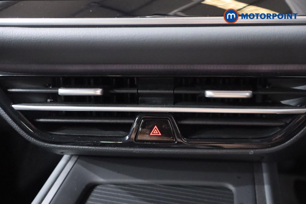 Volkswagen Passat Life Automatic Petrol Plug-In Hybrid Estate - Stock Number (1659624) - 13th supplementary image