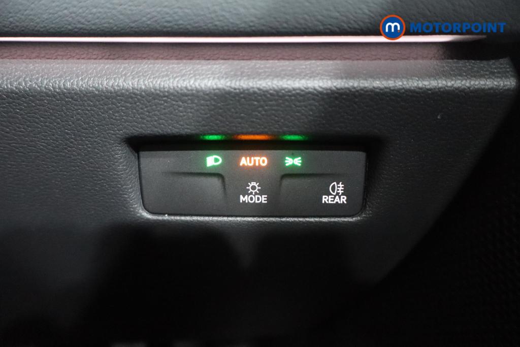 Volkswagen Passat Life Automatic Petrol Plug-In Hybrid Estate - Stock Number (1659624) - 18th supplementary image