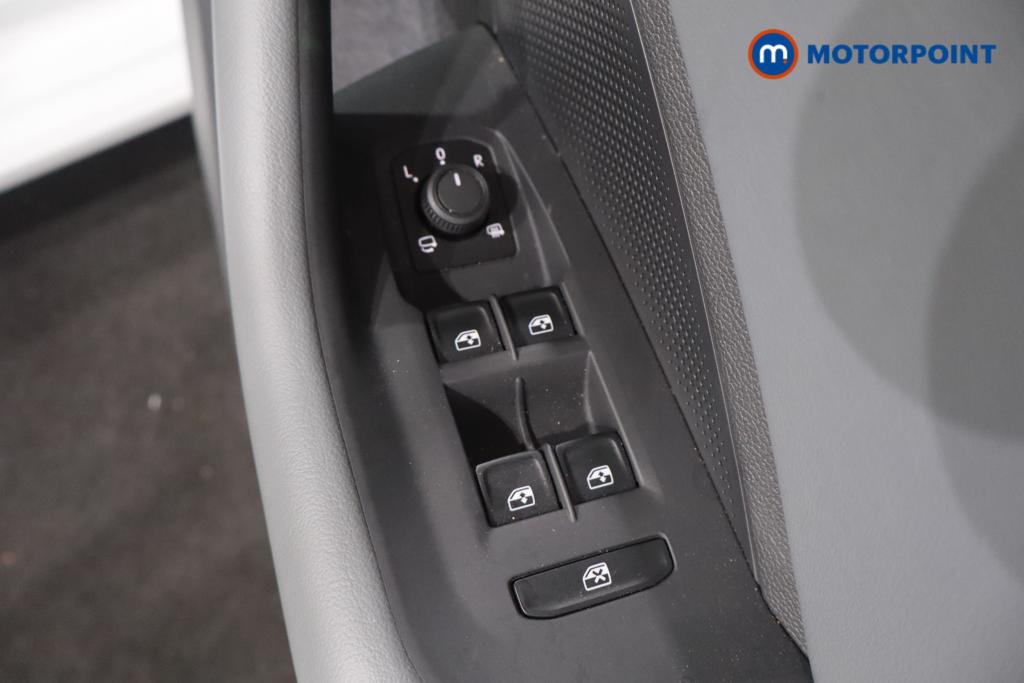 Volkswagen Passat Life Automatic Petrol Plug-In Hybrid Estate - Stock Number (1659624) - 19th supplementary image