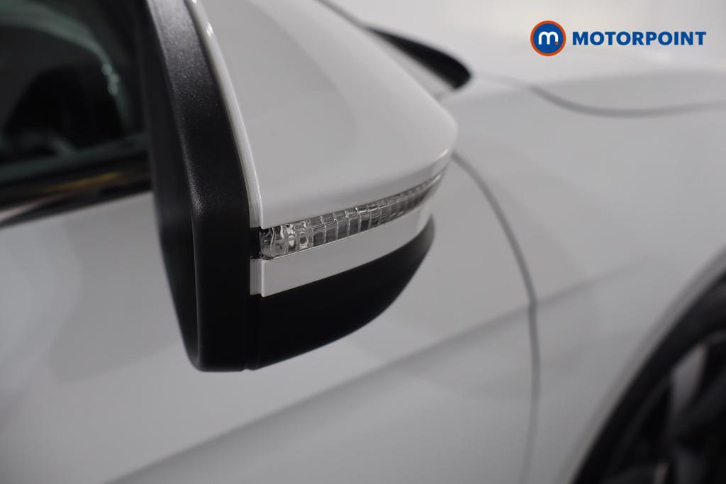 Volkswagen Passat Life Automatic Petrol Plug-In Hybrid Estate - Stock Number (1659624) - 22nd supplementary image