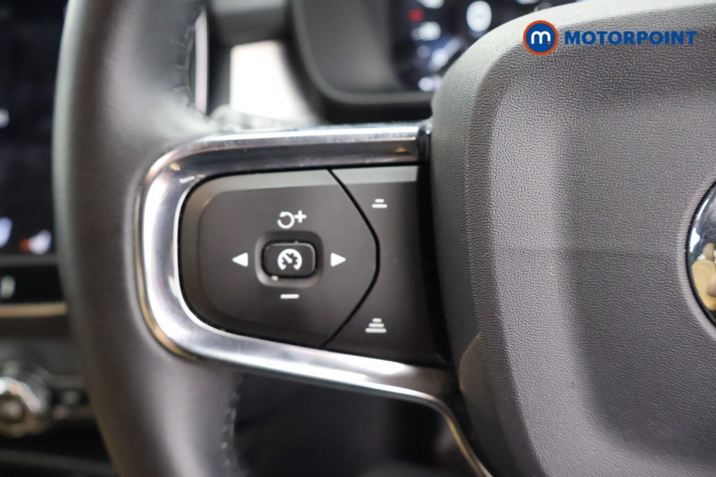 Volvo Xc40 Momentum Pro Manual Petrol SUV - Stock Number (1663597) - 2nd supplementary image