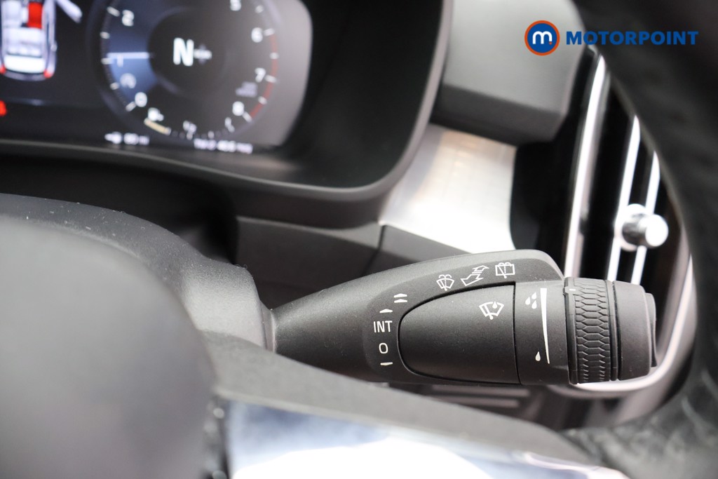 Volvo Xc40 Momentum Pro Manual Petrol SUV - Stock Number (1663597) - 6th supplementary image
