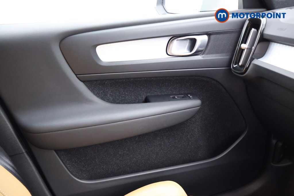 Volvo Xc40 Momentum Pro Manual Petrol SUV - Stock Number (1663597) - 11th supplementary image