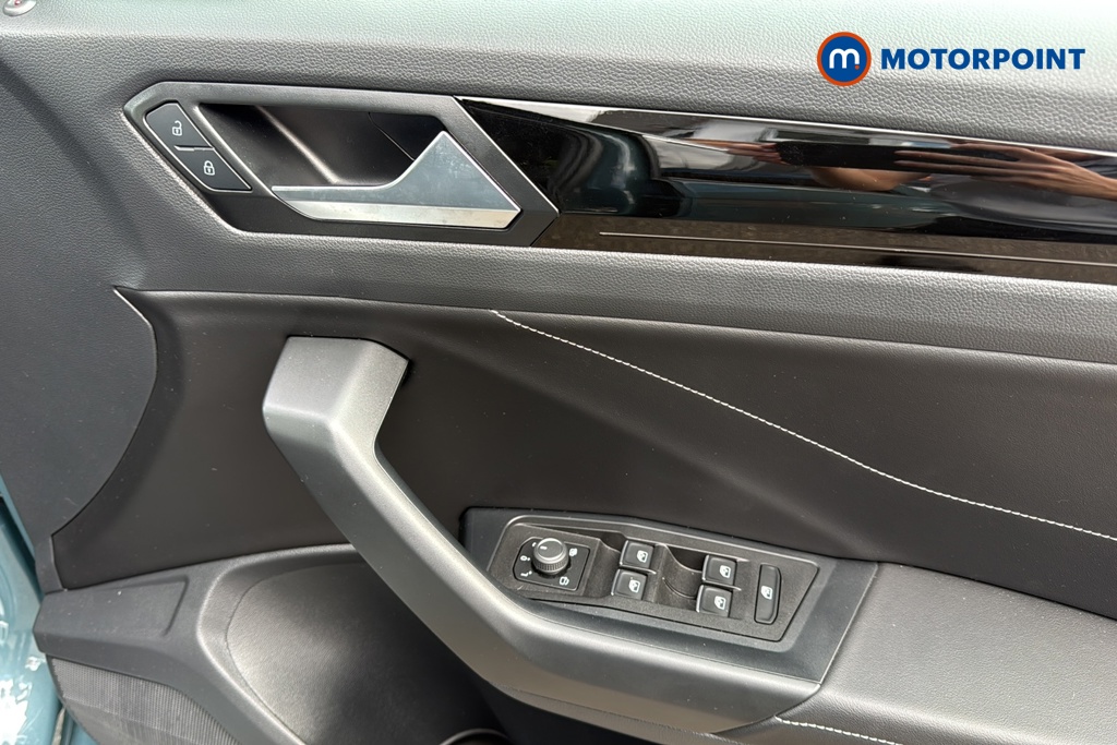 Volkswagen T-Roc R-Line Automatic Petrol SUV - Stock Number (1665210) - 19th supplementary image
