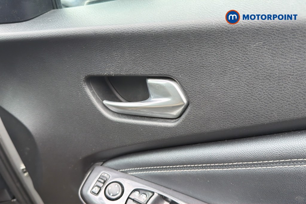 Nissan Juke N-Connecta Manual Petrol SUV - Stock Number (1667988) - 2nd supplementary image
