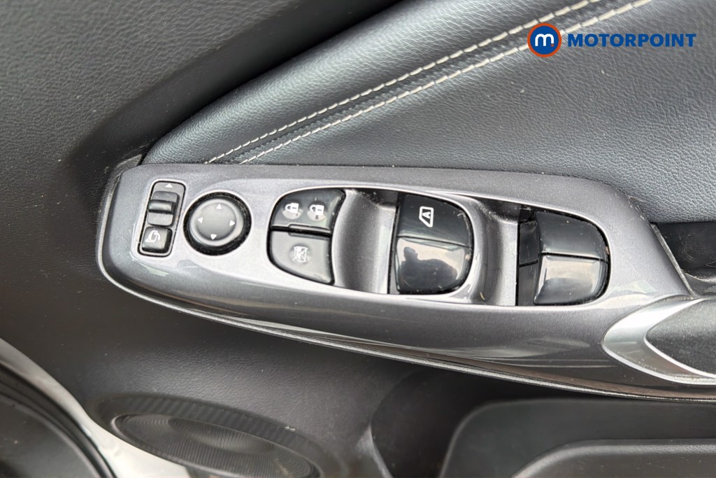 Nissan Juke N-Connecta Manual Petrol SUV - Stock Number (1667988) - 3rd supplementary image