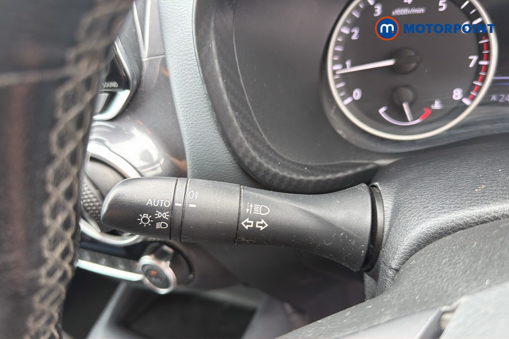 Nissan Juke N-Connecta Manual Petrol SUV - Stock Number (1667988) - 9th supplementary image