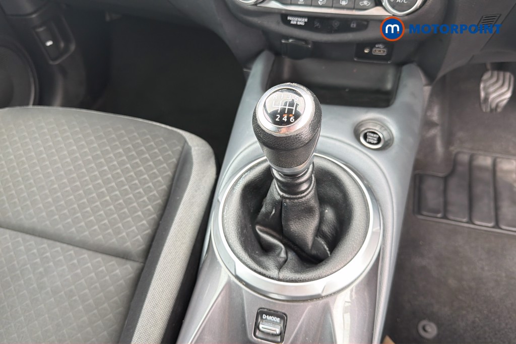 Nissan Juke N-Connecta Manual Petrol SUV - Stock Number (1667988) - 15th supplementary image