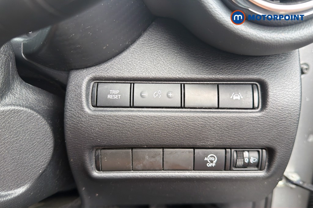 Nissan Juke N-Connecta Manual Petrol SUV - Stock Number (1667988) - 17th supplementary image